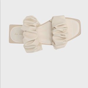Brand new Sam Edelman Circus Iggy Scrunchy slide sandal in Ivory